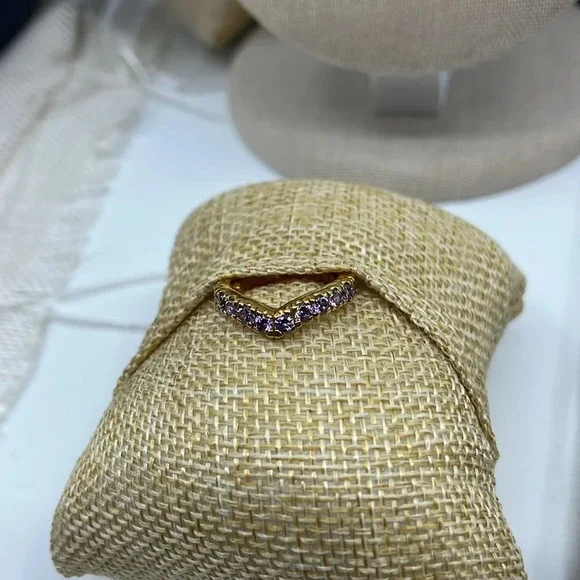 Vintage SETA Gold-Tone Ring with Sparkling Stones, Size 6 - Picture 10 of 17